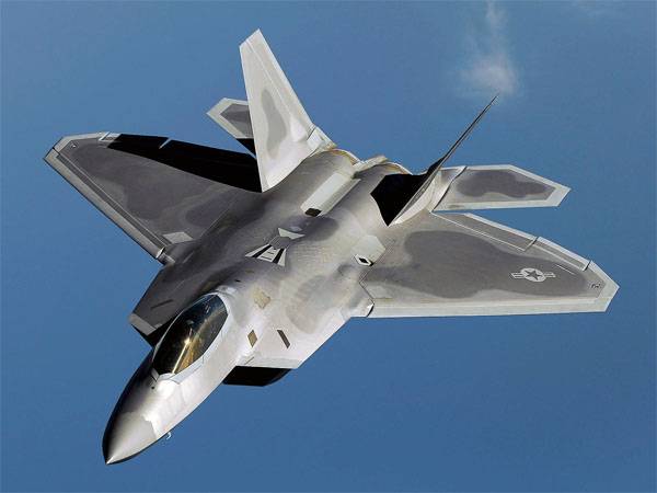 Офицер ВВС США пожаловался на F-22 Raptor и на российских лётчиков