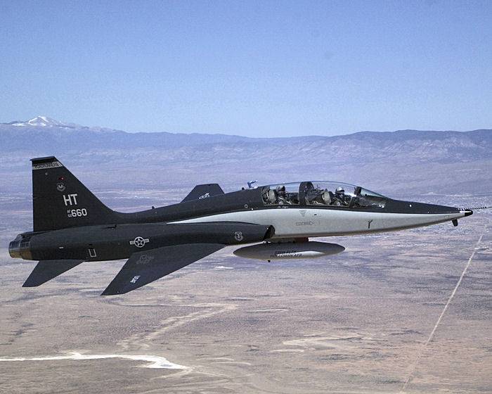 En el estado de Texas se estrelló el avión de entrenamiento Talon USAF.