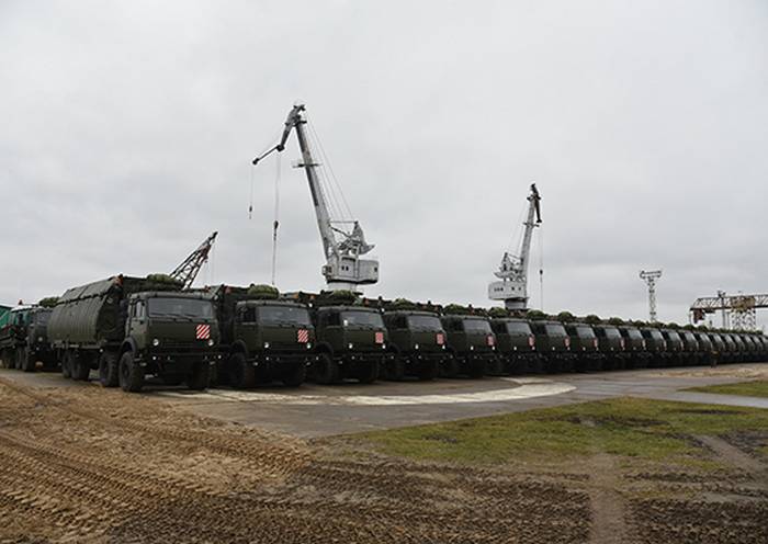 Engineering troops entered the newest set of pontoon fleet PP-2005M