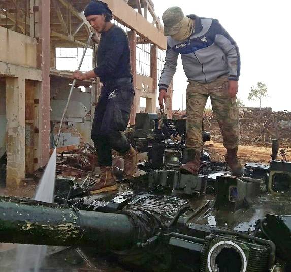 Terrorists bragged captured in Syria, the tank T-90