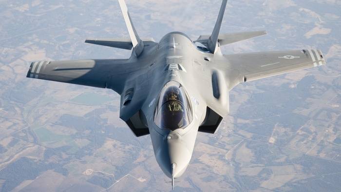 ब्रिटेन F-35 की खरीद कम करने के बारे में सोच रहा है