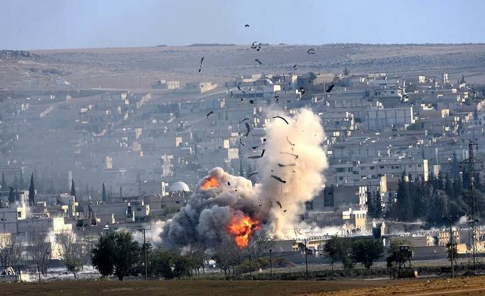 La Fuerza Aérea de los Estados Unidos por día en Siria asestó un solo golpe y destruyó dos excavadoras.