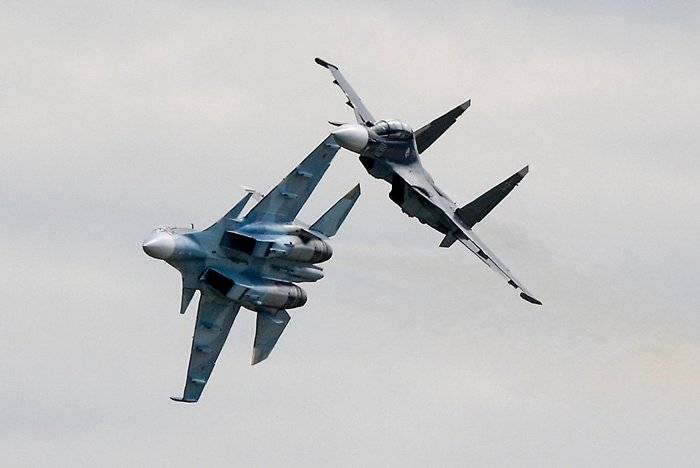 El Distrito Militar Occidental recibió nueve combatientes Su-35C y Su-30CM.