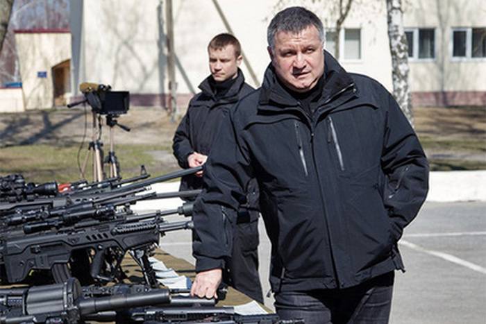 Avakov gọi số lượng dân quân ở Donbass