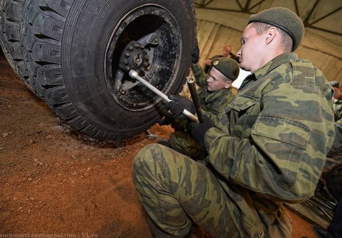 Para equipamentos militares da Rússia irá desenvolver rodas impenetráveis