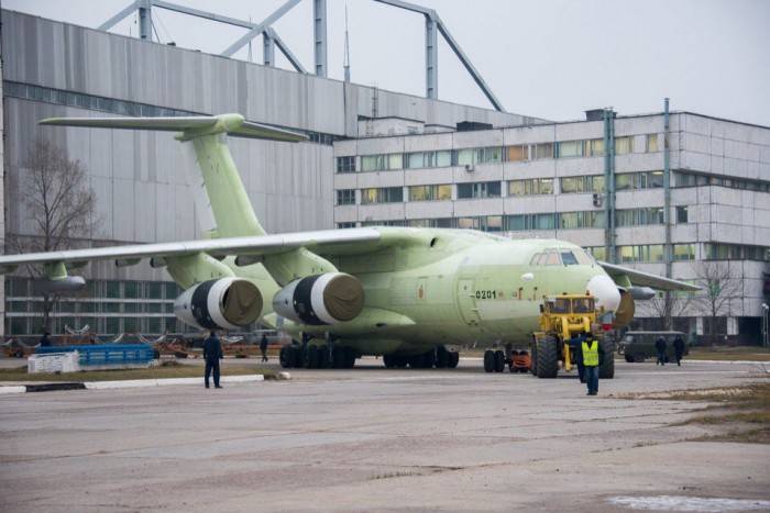Новейший топливозаправщик Ил-78М-90А выкатили для летных испытаний
