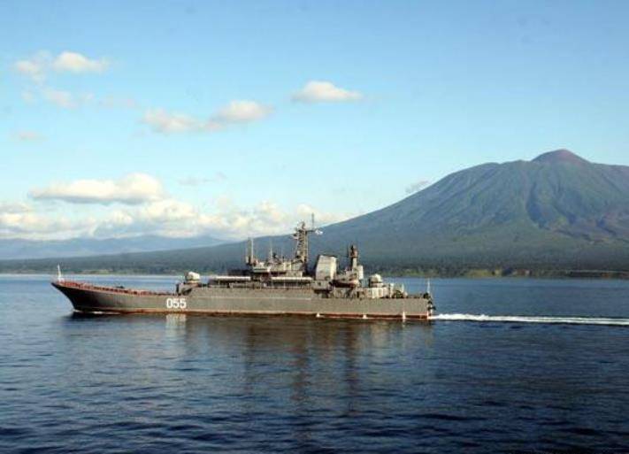 Les navires de la flotte du Pacifique transférés à la décharge dans le territoire maritime Marines et de l'équipement militaire