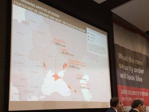 No fórum de segurança em Lviv mostrou um mapa com o DNI e LC