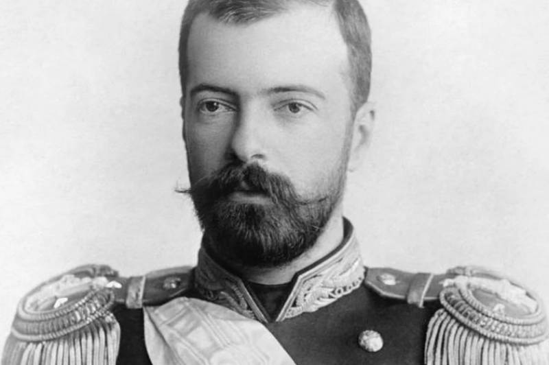 Почему великий князь Романов одобрил большевиков?