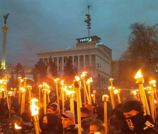 Auf der Krim schlagen sie vor, den ukrainischen Nationalismus mit dem Nationalsozialismus gleichzusetzen