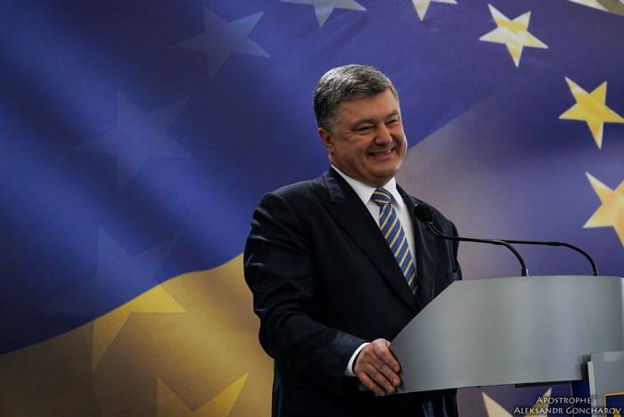 Poroshenko prometeu ucranianos referendos iminentes sobre a adesão à OTAN e à UE