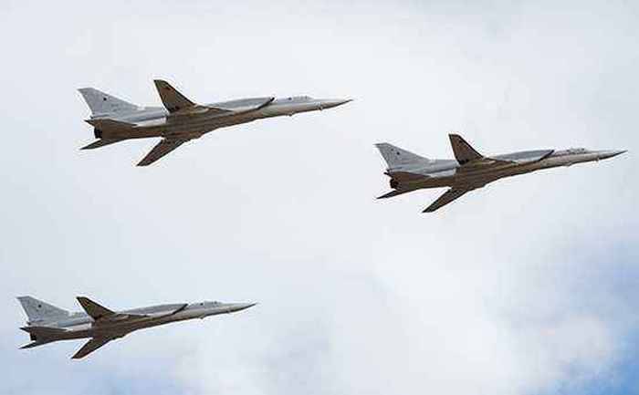 Tu-22M3 लंबी दूरी के बमवर्षकों ने सीरिया में IS के ठिकानों पर हमला किया