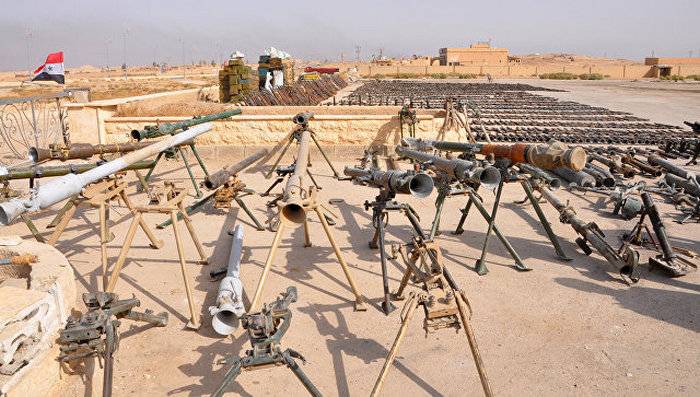 Syrian army showed weapons seized from militants IG *