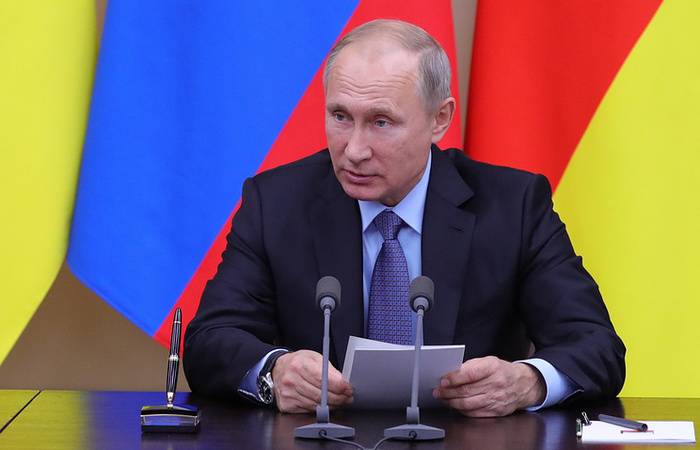 Putin presentó a la Duma estatal un acuerdo sobre el procedimiento para el ingreso de unidades de las Fuerzas Armadas de Osetia del Sur en las Fuerzas Armadas de la Federación Rusa.