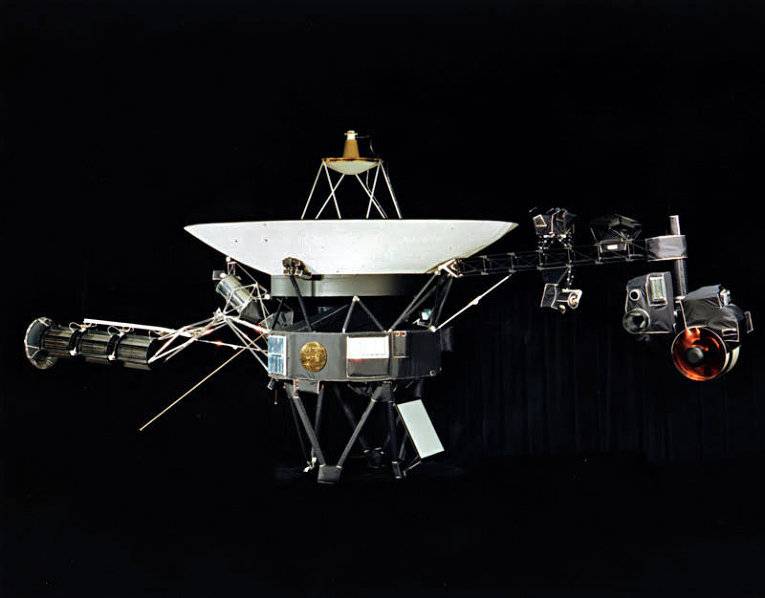 Auxiliary engines "Voyager-1" managed to start after 37-year idle