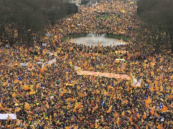 Uma manifestação sem precedentes em apoio à soberania da Catalunha acontece em Bruxelas