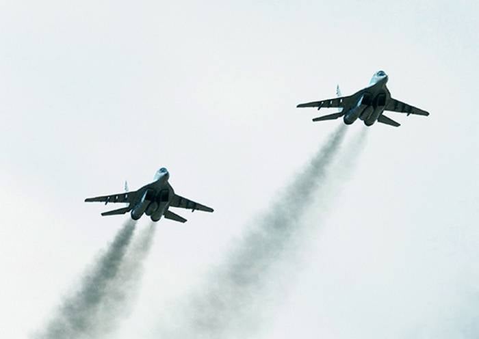 항공기 MiG-29SMT가 시리아에서 아스트라한 (Astrakhan) 지역으로 돌아왔다.