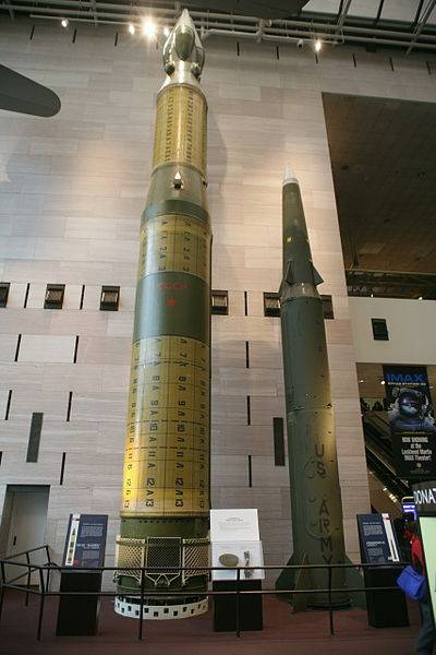 https://topwar.ru/uploads/posts/2017-12/1513193446_400px-ss-20_pioneer__pershing-ii_missiles.jpg