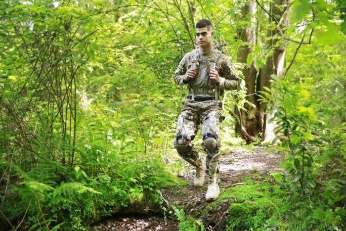 Exosqueletos de prueba de sol canadienses con un generador de corriente