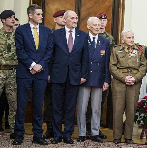 Matserevich: El choque de la fuerza aérea Tu-154 y MiG-29 de Polonia, tanto allí como los abedules estaban allí ...