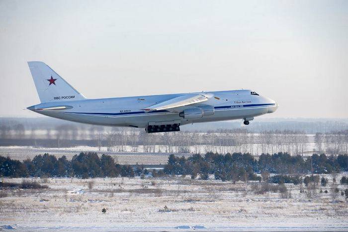 현대화된 An-124 "Ruslan"이 첫 비행을 했습니다.