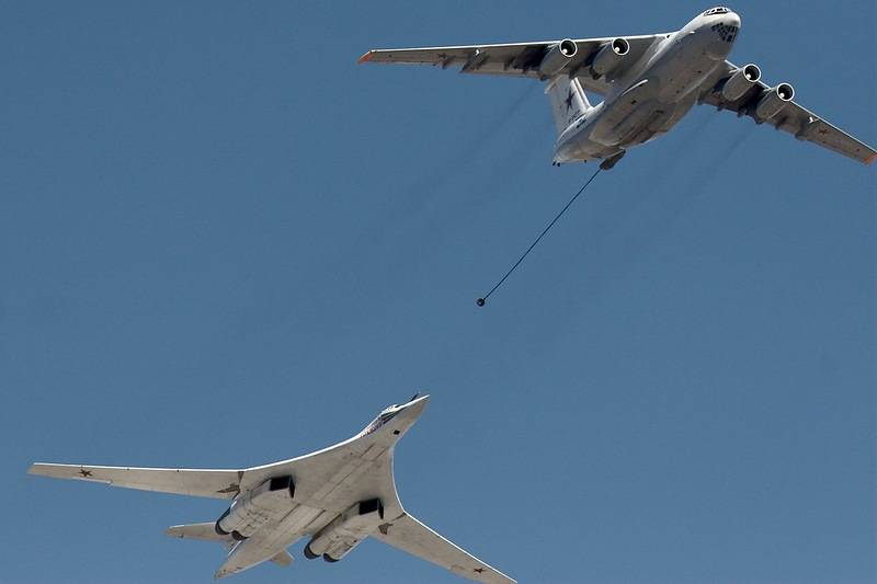 Bombarderos estratégicos rusos han trabajado reabastecimiento en vuelo.