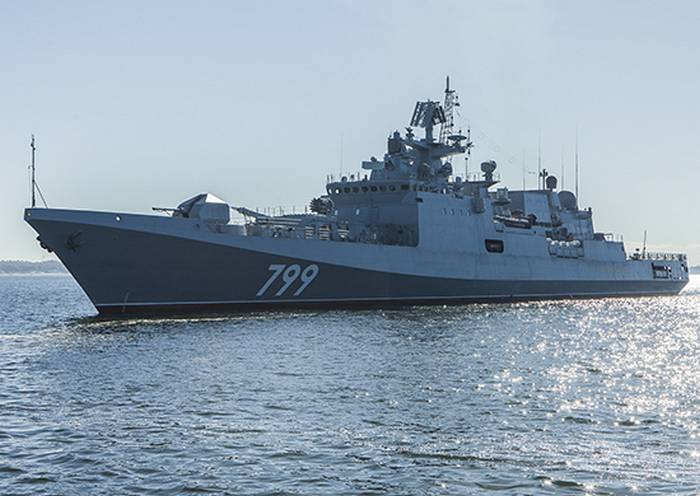 On the patrol ship "Admiral Makarov" raised the flag of St. Andrew