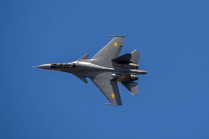 Nova frota da Força Aérea do Cazaquistão Su-30СМ reabastecida