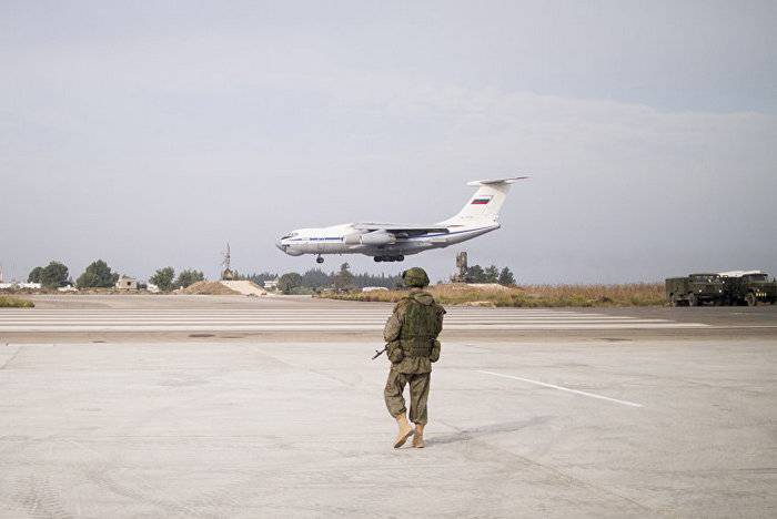 Medios: Militantes destruyeron siete aviones de las fuerzas aeroespaciales rusas durante el bombardeo de la base aérea de Khmeimim.