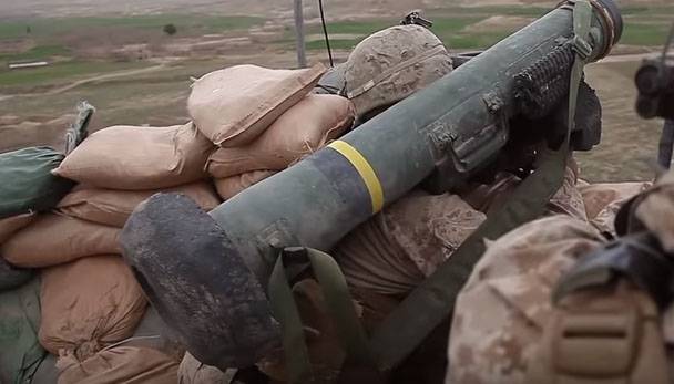 Em LDN comentou em publicações na mídia dos EUA sobre a "escolta" de Javelin ATGM para a APU