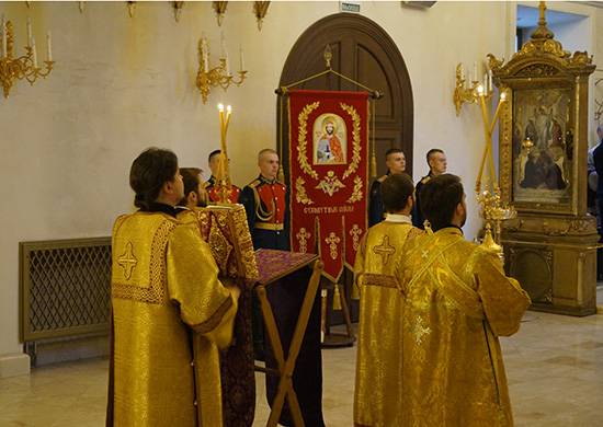 Thousands of servicemen of the Armed Forces meet Christmas in the temples