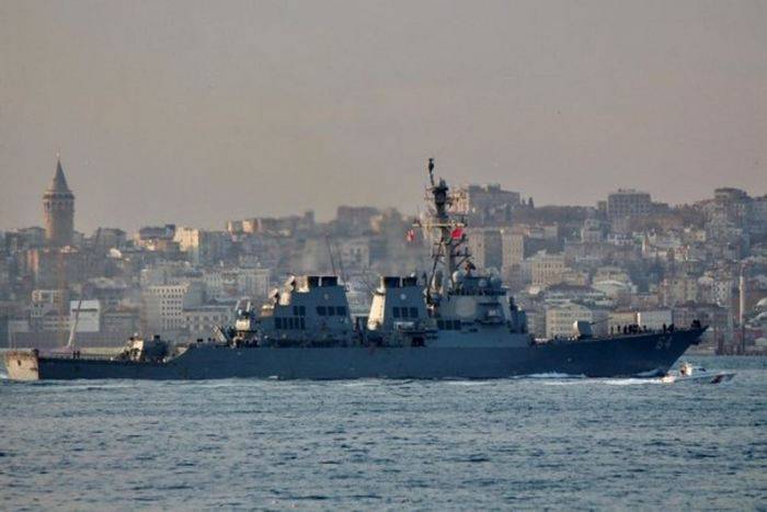 USS Carney DDG64 füze destroyeri Karadeniz'den ayrılıyor