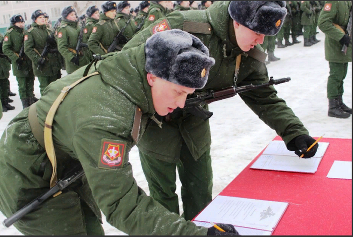 En Samara, más de 400 reclutas del Distrito Militar Central tomaron el juramento militar