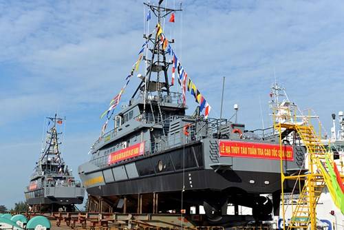 Le Viet Nam a lancé deux grands bateaux de patrouille