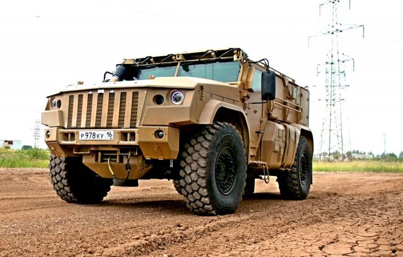 GRIZZLY VEHICULE BLINDE DES FORCES SPECIALES BRUN TERRE DE FRANCE