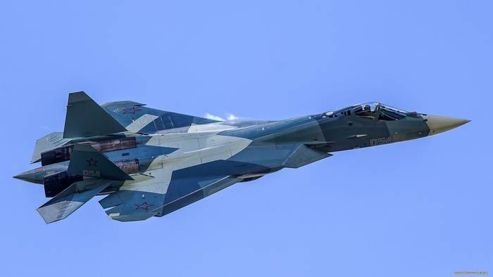 Su-57 comenzó a volar con las últimas armas a bordo.