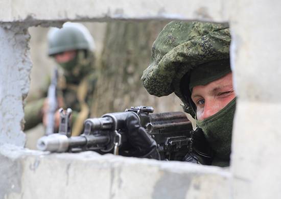 Spetsnaz a bloqué la percée du groupe de sabotage dans l'exercice dans la région de Koursk