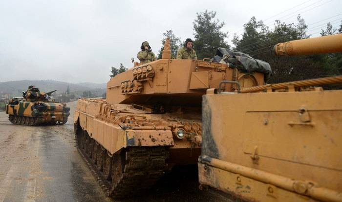 メディア：クルド人を迫害するためにアレッポの南に導入されたトルコ戦車の列