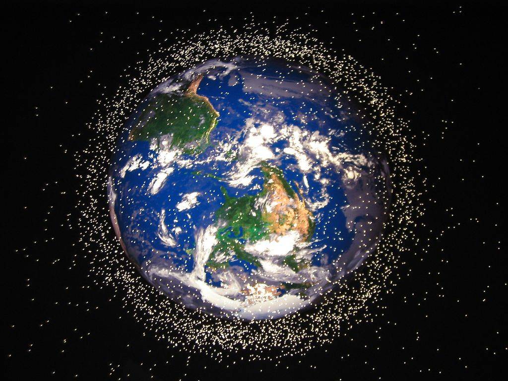 U earth. Космический мусор. Космический мусор вокруг земли. Мусор на орбите земли. Космос и экология.