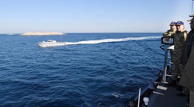 ВМС Турции не позволили греческому кораблю приблизиться к спорным островам Имиа