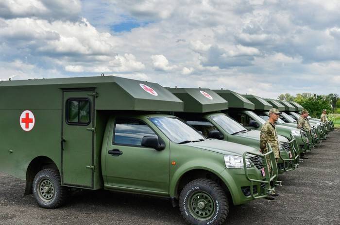 "Les casques tombent en panne": à Kiev, ils ont critiqué l'état des ambulanciers des Forces armées