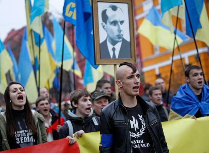 Devlet Duma Bandera Naziler düşünmeyi reddetme sorumluluğunu getirmeyi teklif etti