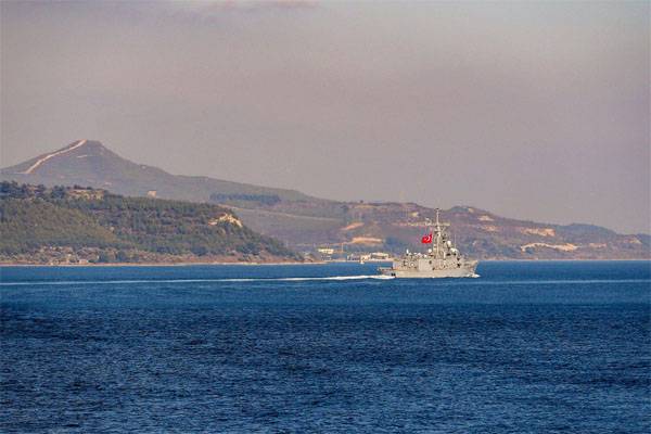 British missile destroyer "glanced" into the Black Sea