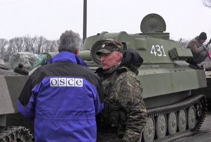 En la OSCE, Kiev declaró una violación del tratado sobre el retiro de armas en el Donbass.