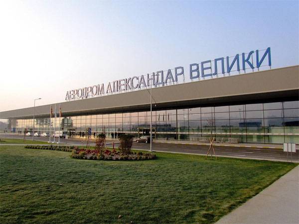Македонские власти согласились переименовать аэропорт и страну