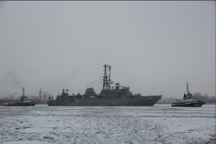 El barco de reconocimiento "Ivan Khurs" realizó pruebas en el mar