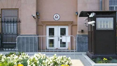 莫斯科将考虑一项改变美国大使馆地址的建议：北美僵局，1