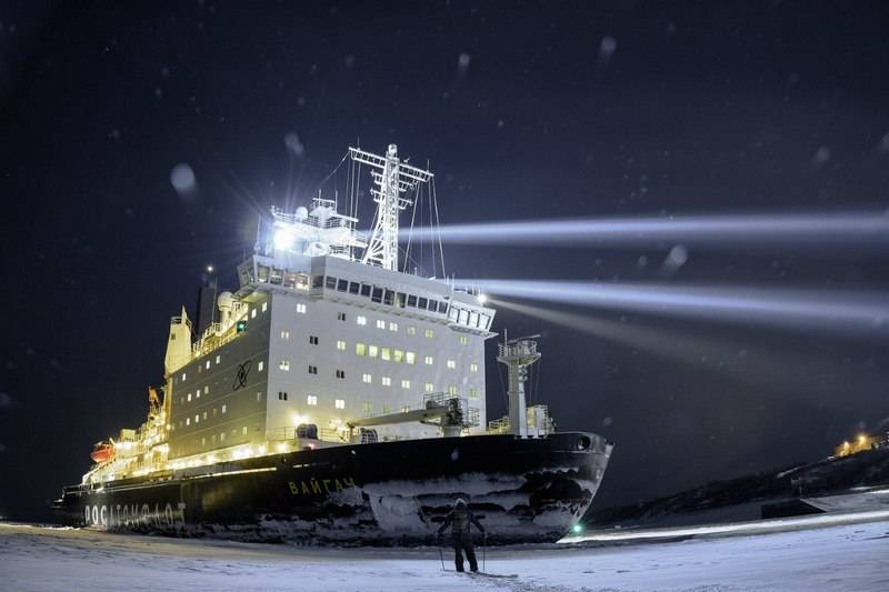 砕氷船「ヴァイガッハ」が原子力施設の運用記録を破った