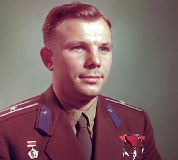 "Invece di Gagarin, i sovietici lanciarono un registratore nello spazio." La lunga storia dei falsi americani