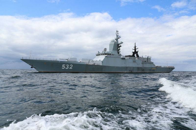 Plus de navires 20 et de navires de la flotte baltique assistent aux exercices en mer